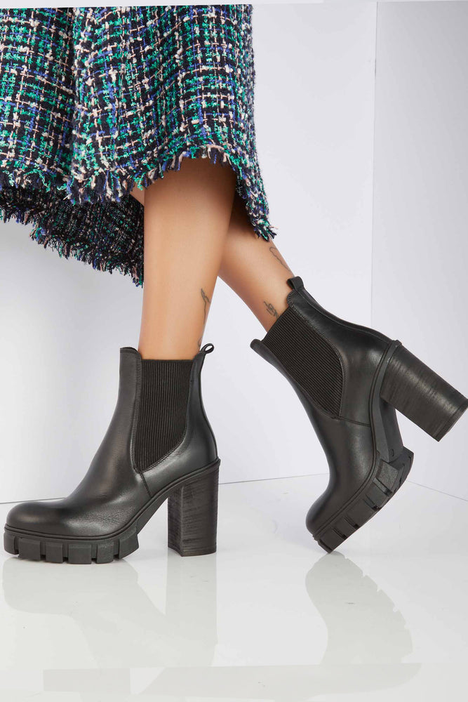
                  
                    Load image into Gallery viewer, Ankle Boot Black Leather
                  
                