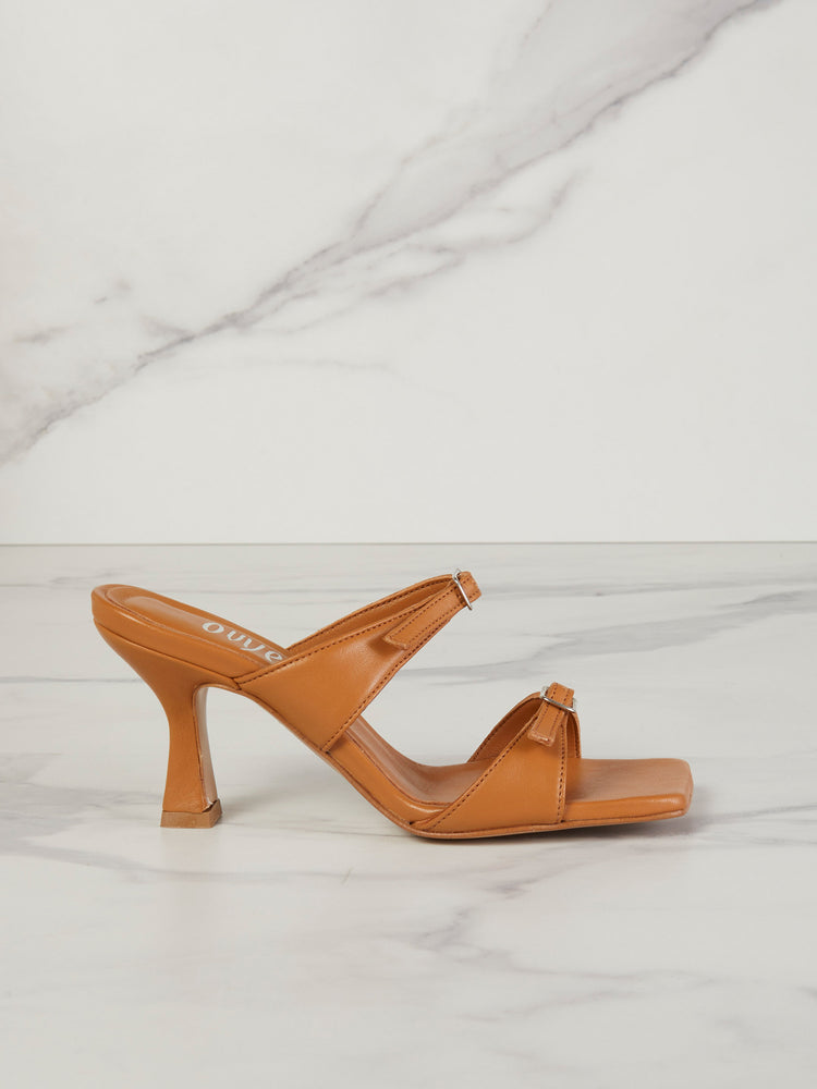 
                  
                    Load image into Gallery viewer, Ovye camel leather sandals
                  
                