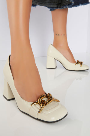 
                  
                    Load image into Gallery viewer, Décolleté Ivory Leather Shoes
                  
                